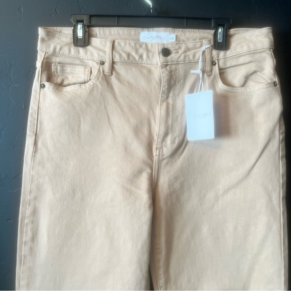 NWT Chrissy Classic Straight Leg Jeans Size: 15 Color : Beige - Picture 6 of 13